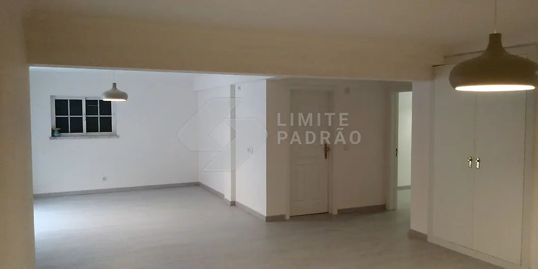 Sala: sala com candeeiro suspenso