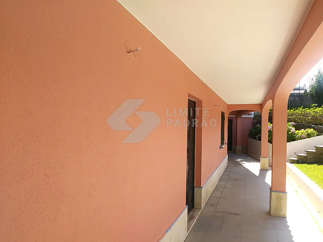 Remodelação de moradia: alpendre da moradia rosa