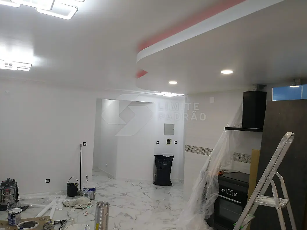 Em obra · sala: sala em acabamento