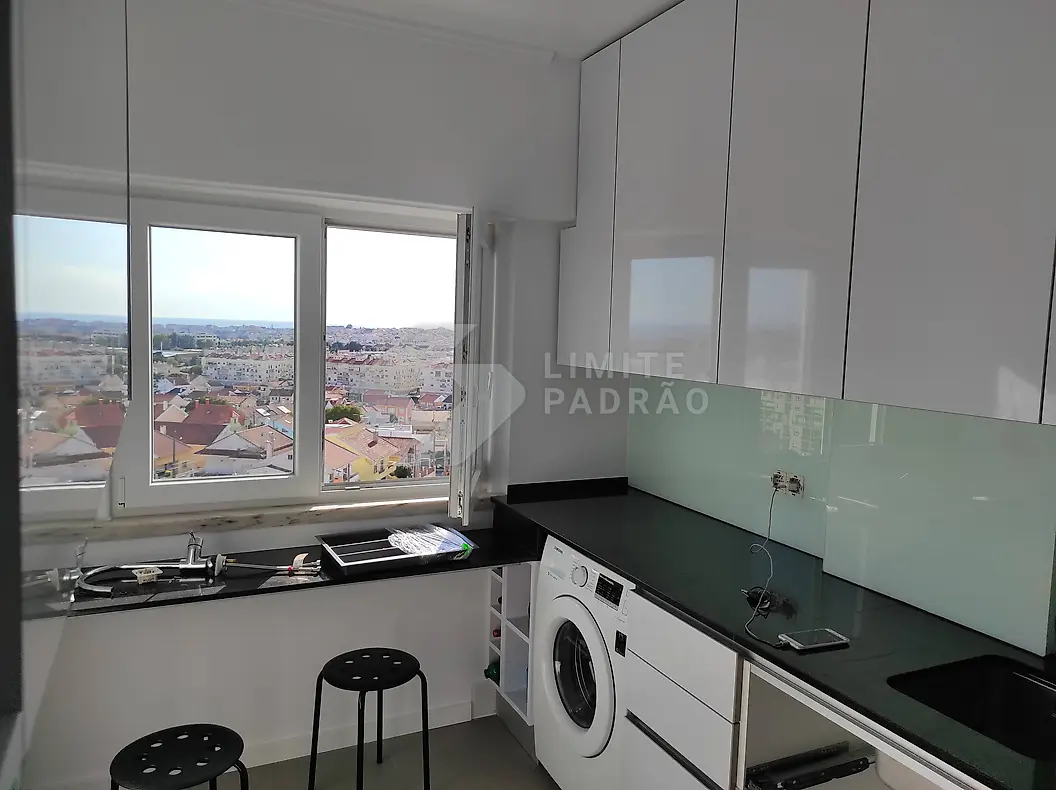 Cozinha: cozinha com máquina de lavar