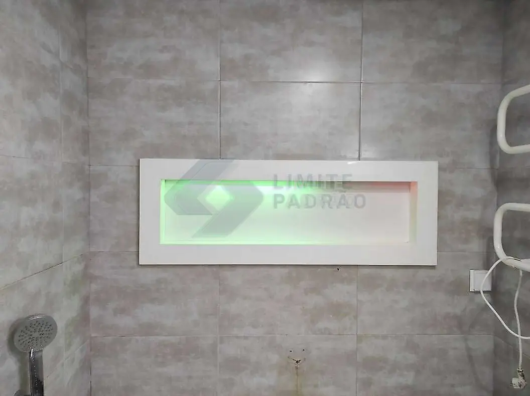 Casa de banho · duche: nicho com luz LED