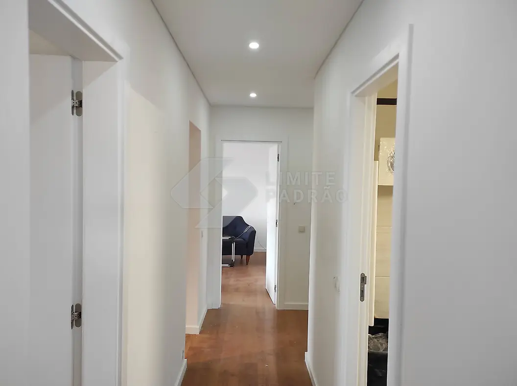 Corredor: corredor com portas