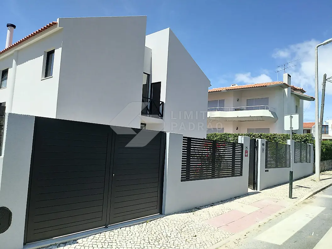 Construção de moradia: moradia com portão