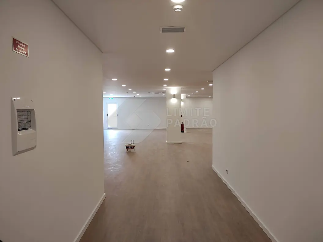 Espaço comercial: sala ampla