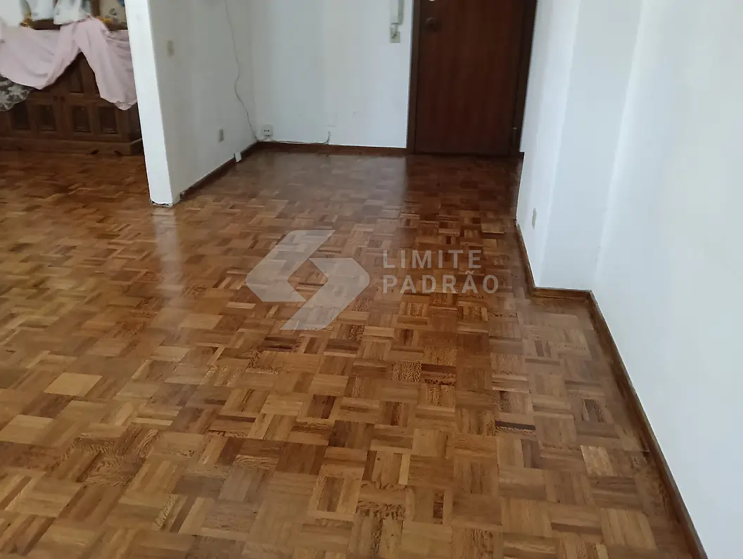 Recuperação de parquet: parquet antigo recuperado e envernizado